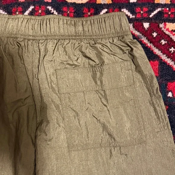 Athleta Lunar Sheen Utility Mid Rise Olive Green Women's Pants, Small - Picture 9 of 10